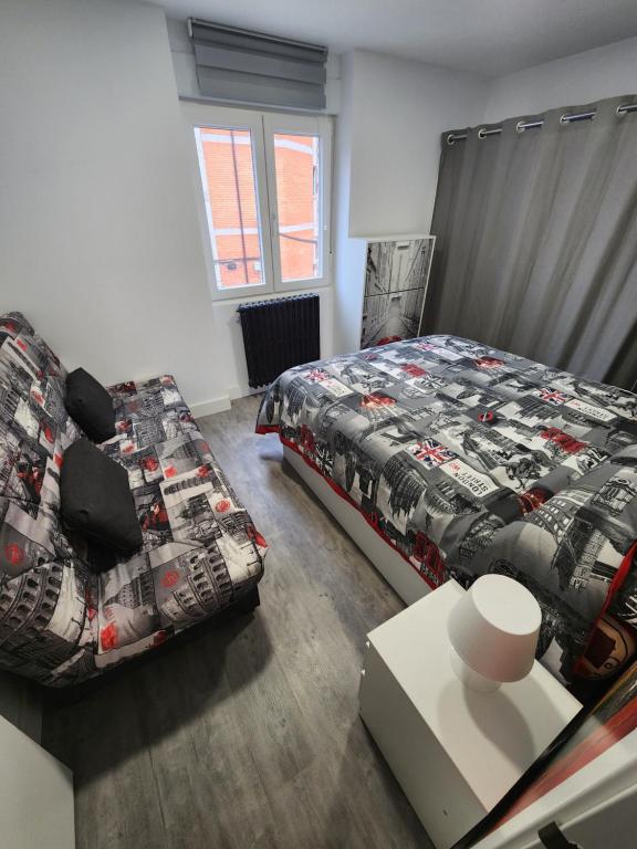 Habitación principal con cama doble